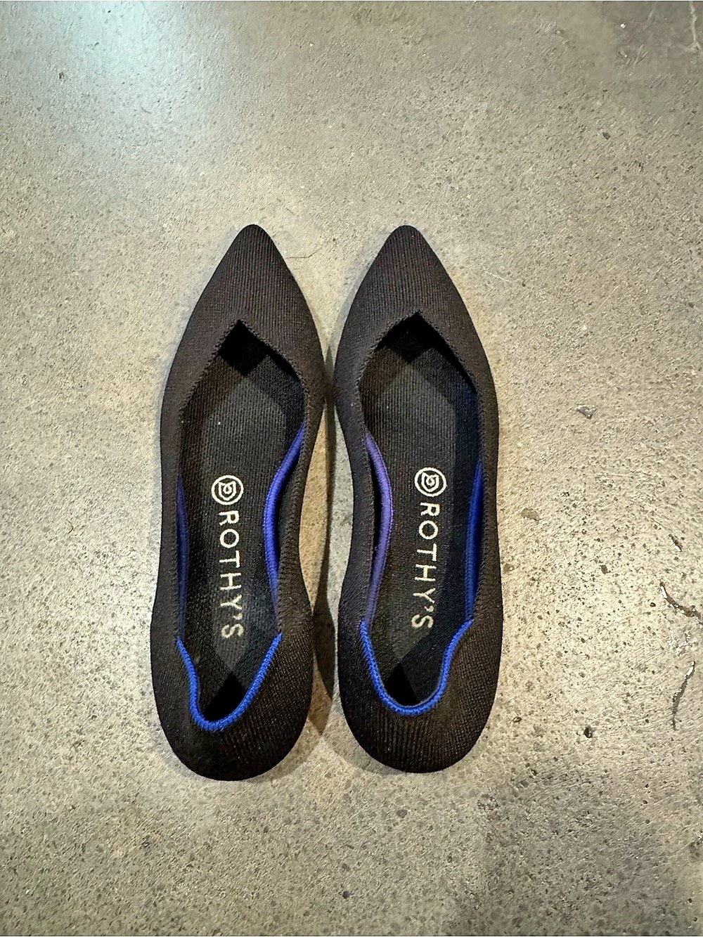 Rothy's The Point Pointed Toe Flats in Black & Blue US 9